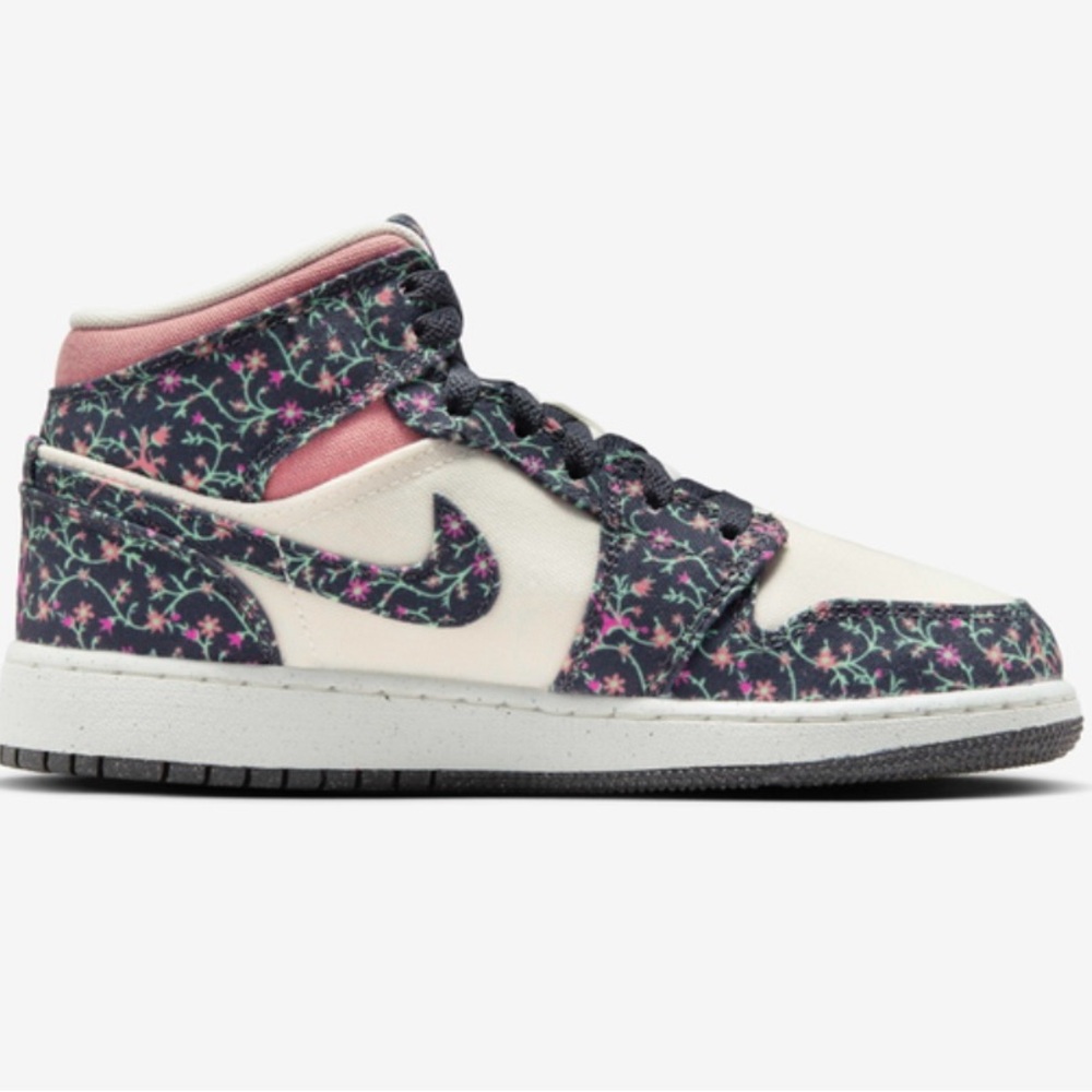 Nike Multicolor Floral Sneakers youth 7 women’s 8-8.5